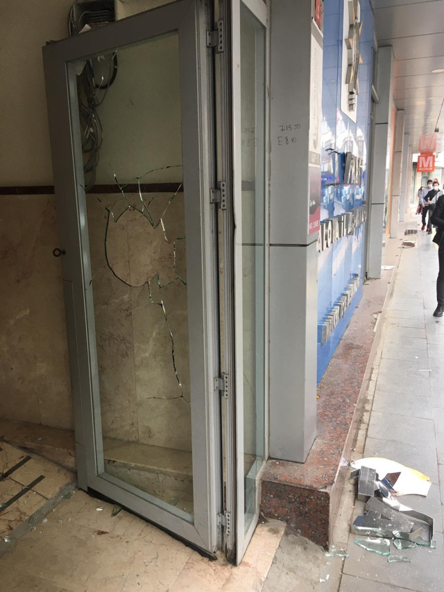 Yalova'da AK Parti İl Başkanlığı'na çirkin saldırı - Resim: 2