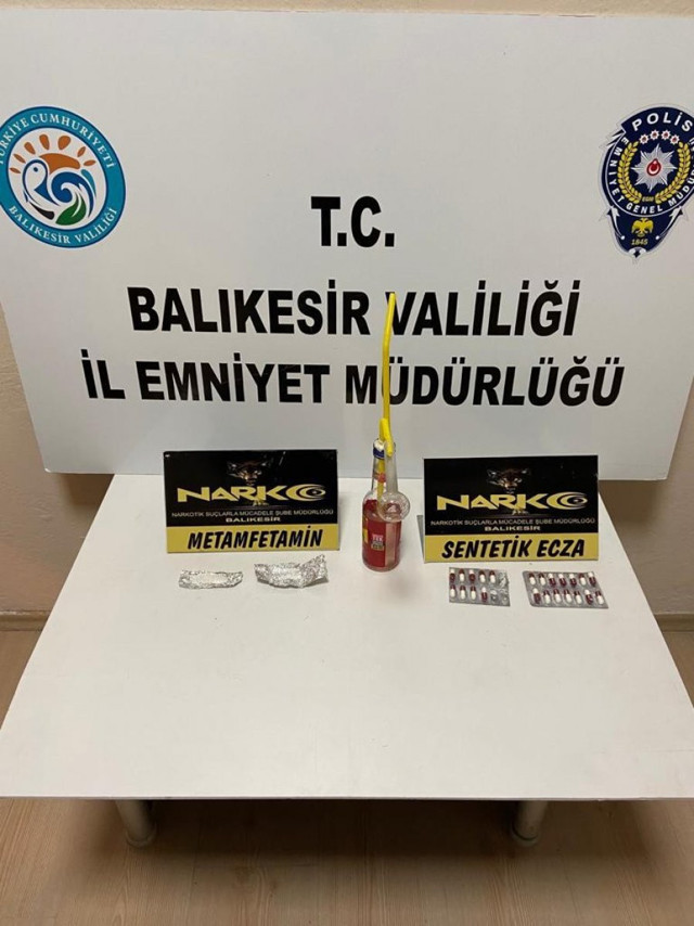 Balıkesir'de uyuşturucu operasyonu: 11 kişi yakalandı - Resim: 0