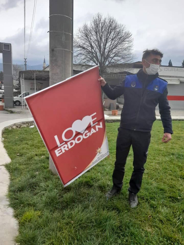 İzmir'de CHP'li belediye ile AK Parti arasında love Erdoğan gerilimi! Ancak cesedimizi çiğnersiniz - Resim: 0