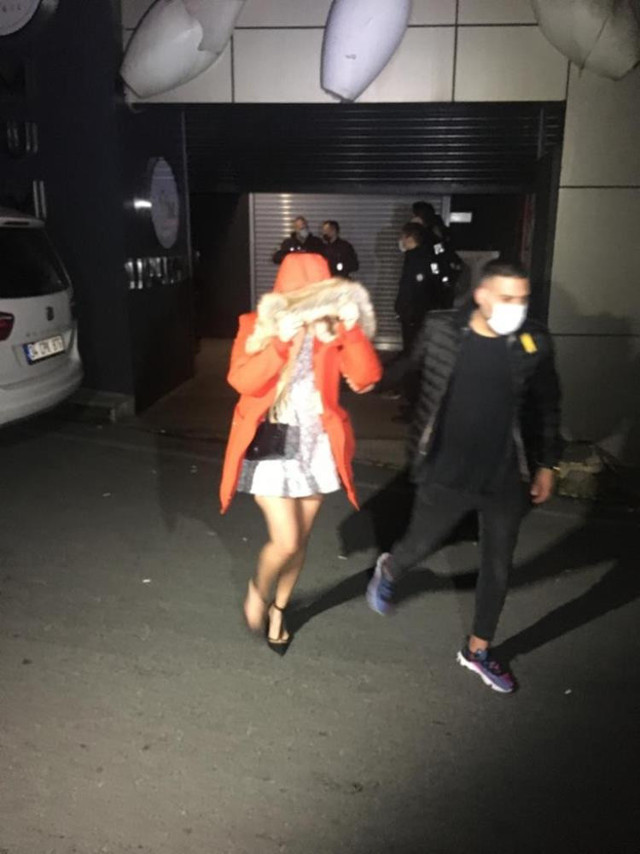 Şişli'de eğlence mekanına koronavirüs baskını! Muhabirlere saldırdılar - Resim: 3