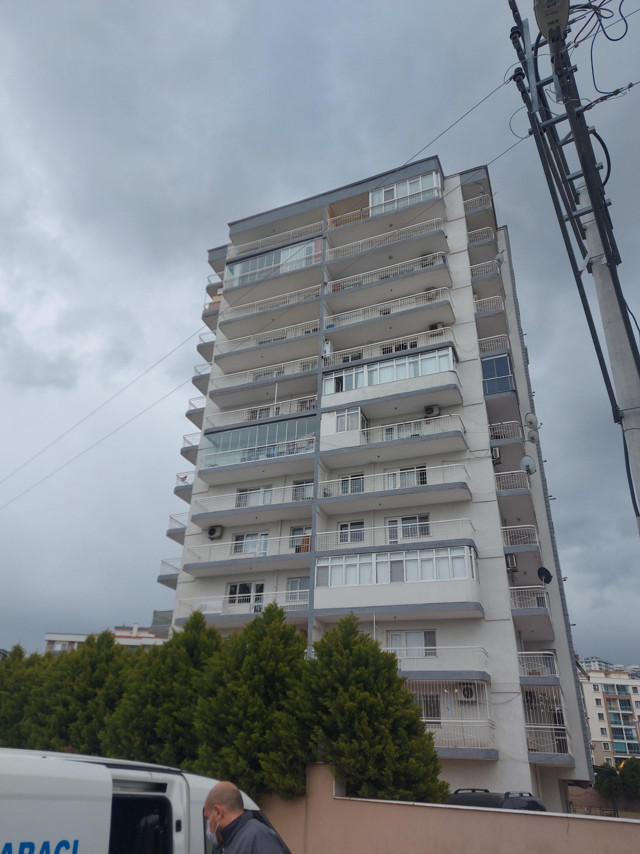 İzmir'de eşini elleriyle boğan koca: Başkasıyla birlikte olmasından korktum - Resim: 0