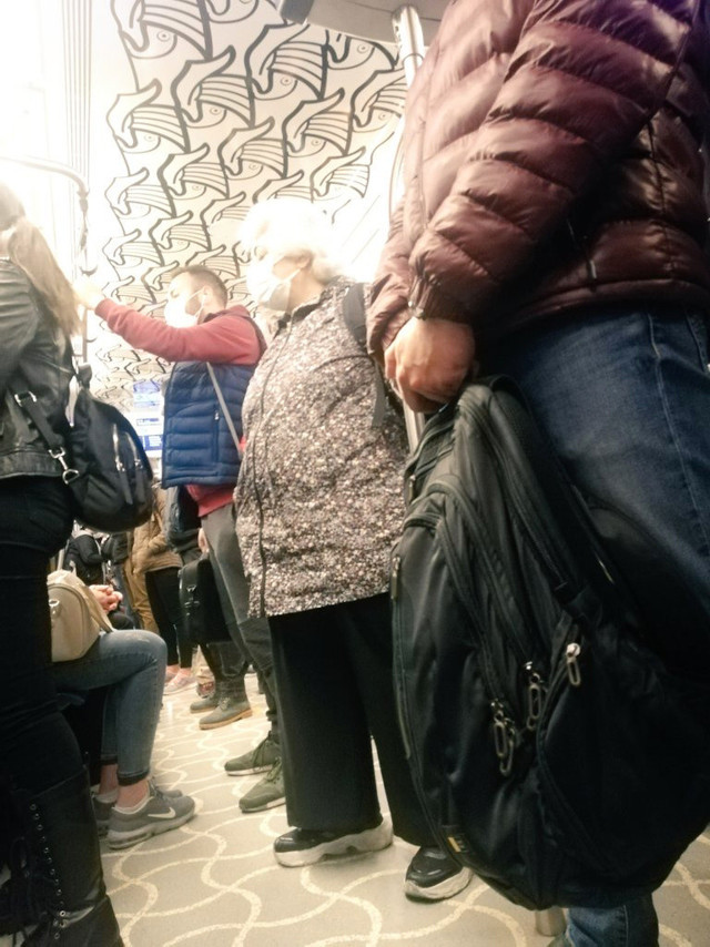 İstanbul'da tam kapanmada metro hatlarında yoğunluk yaşandı! Ek seferler düzenlendi - Resim: 1