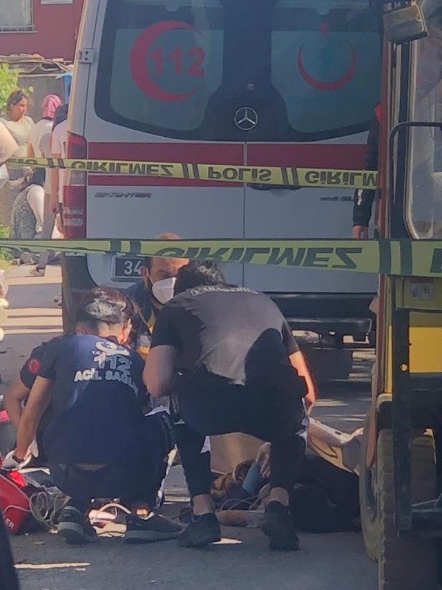 Pendik'te 6 yaşındaki çocuk forkliftin altında kalarak can verdi - Resim: 1