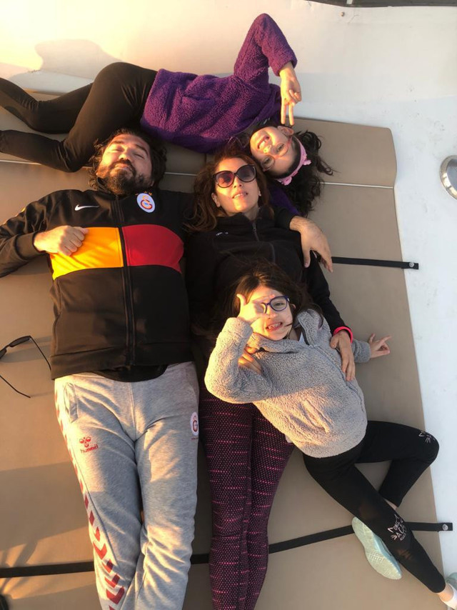 Nagehan Alçı ve Rasim Ozan Kütahyalı boşandı mı? Aile fotoğrafıyla yanıt verdiler - Resim: 0