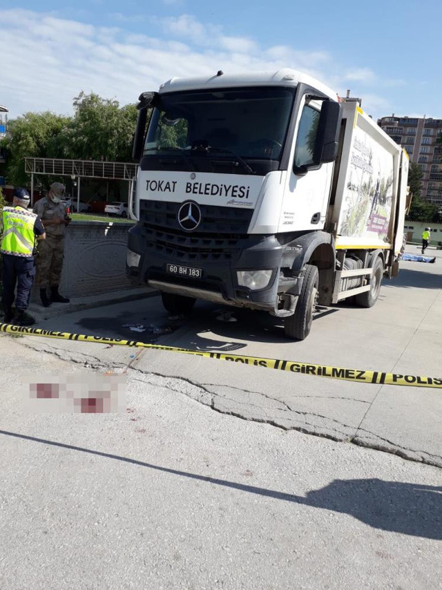 Tokat'ta asker emeklisi baba ve oğlu çöp kamyonunun altında kaldı! - Resim: 2