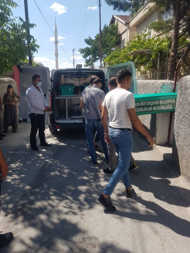 Kayseri'de baltayla kendisine saldıran oğlunu öldürdü - Resim: 0