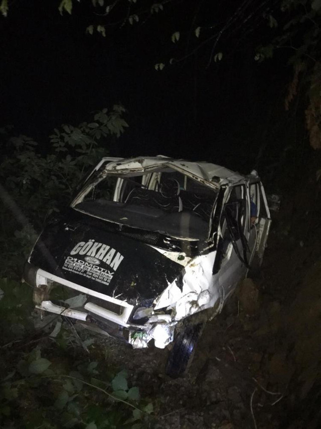 Giresun'da facia! Yayladan dönen kamyonet uçuruma yuvarlandı: 1 ölü 10 yaralı - Resim: 0