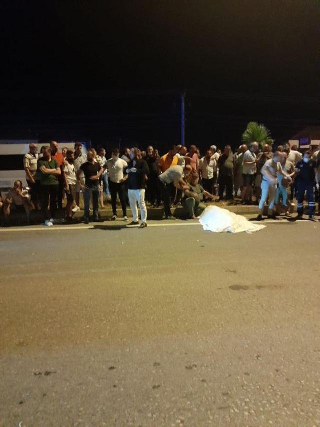 Sakarya'da yolun karşısına geçmek isterken canından oldu - Resim: 1