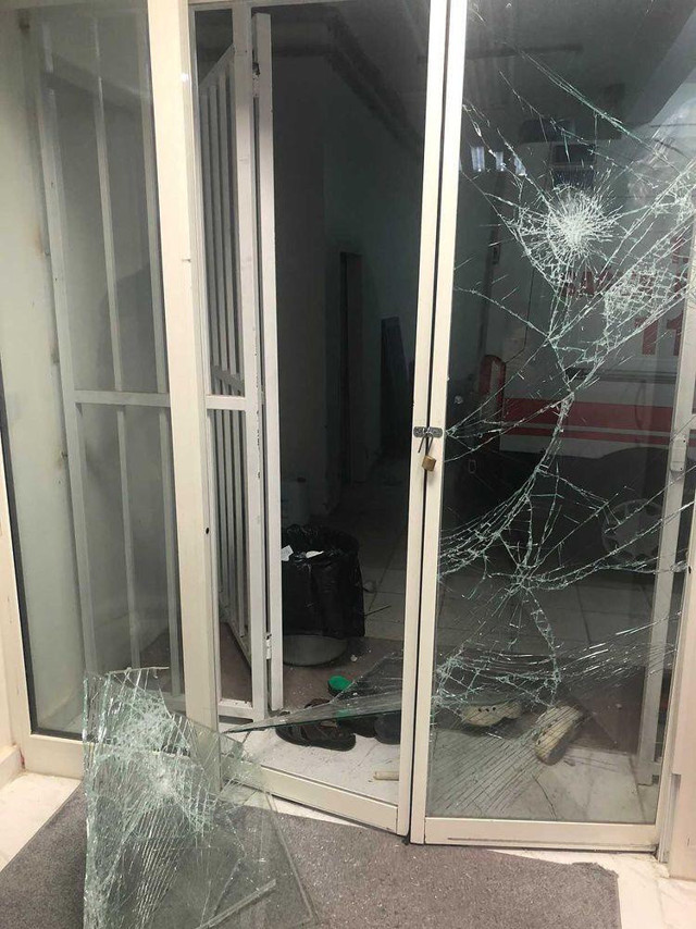 Dişi ağrıdığı için ambulans çağırdı! Olumsuz yanıt alınca öfkesini taşla saldırarak çıkardı - Resim: 0