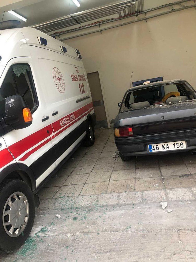 Dişi ağrıdığı için ambulans çağırdı! Olumsuz yanıt alınca öfkesini taşla saldırarak çıkardı - Resim: 1