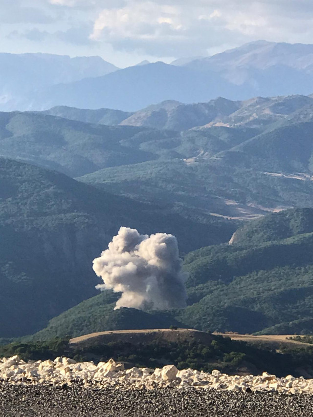 Ormanı ateşe veren PKK'lılara operasyon: 1 terörist öldürüldü - Resim: 0