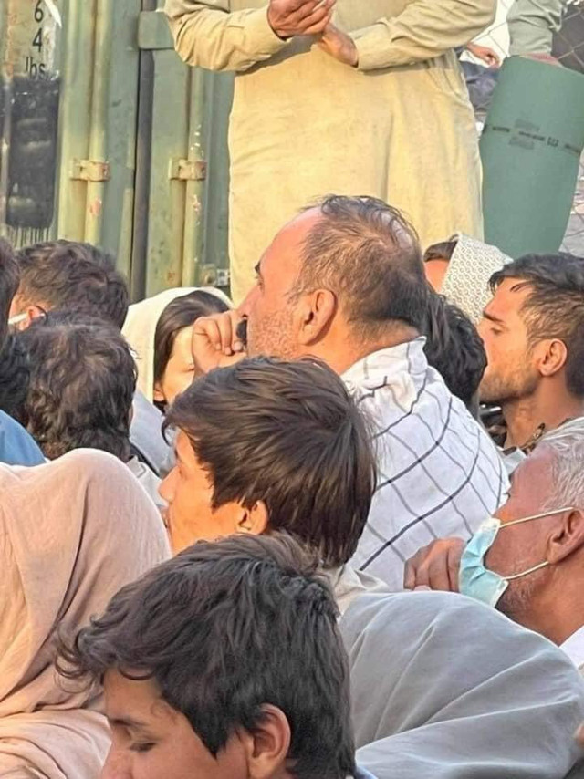 Afganistan Genelkurmay Başkanı kaçış sırasında beklerken görüntülendi - Resim: 0