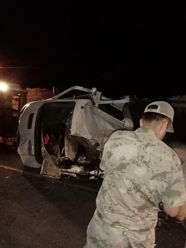 Iğdır'da köpeğe çarpmamak için aracıyla manevra yapan sürücü kazada öldü - Resim: 1