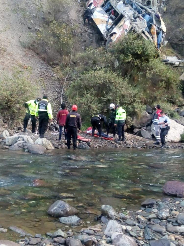 Peru’da otobüs uçuruma düştü: 29 ölü, 22 yaralı - Resim: 0