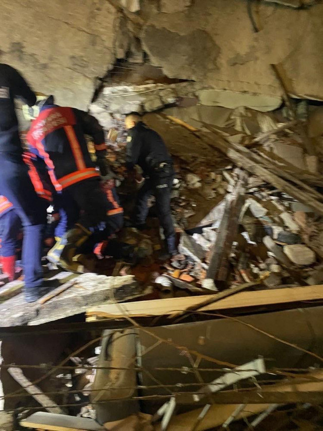 Ankara'da 3 katlı binada patlama sonrası göçük meydana geldi 2 ölü 4 yaralı - Resim: 0