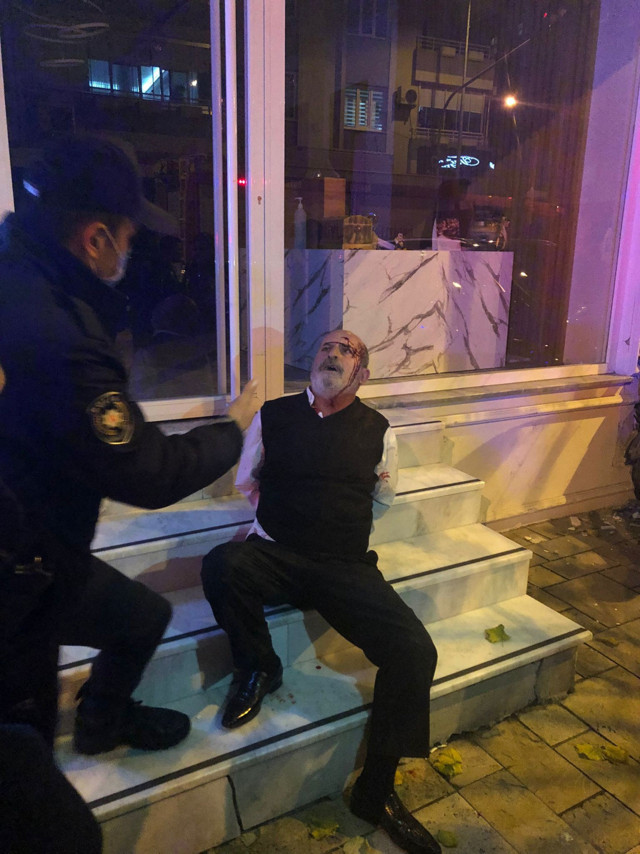 Denizli'de havaya ateş ederek ilerleyen şehir magandaları duvara çarptı - Resim: 0