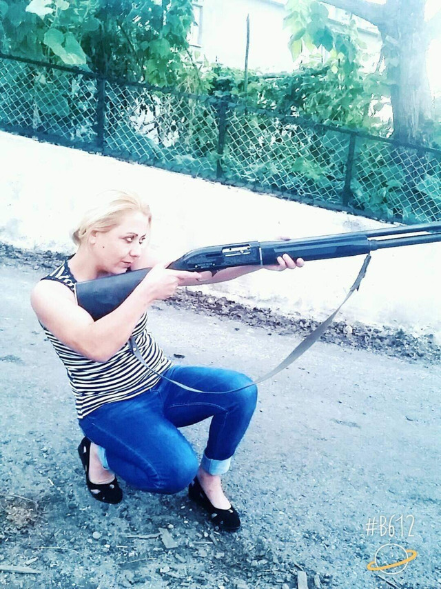 Giresun'da 2 çocuk annesi kadın sokak ortasında kurşun yağmuruna tutuldu! - Resim: 0