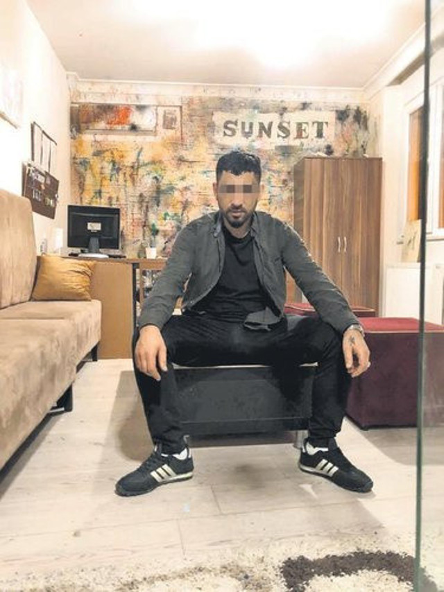 İstanbulda vahşet! Önce ayaklarından vurdu sonra kendilerine mezarlarını kazdırıp diri diri gömdü - Resim: 1