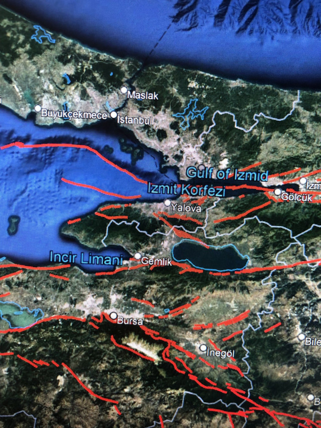 Deprem Uzmanı Prof. Dr. Naci Görür Yalova depremini yorumladı: Stres biriktiriyor - Resim: 0