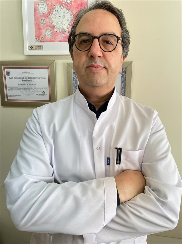 Koronavirüsün soluk borusu ve göz kapağındaki belirtisi! Bilim Kurulu Üyesi Şener açıkladı - Resim: 0