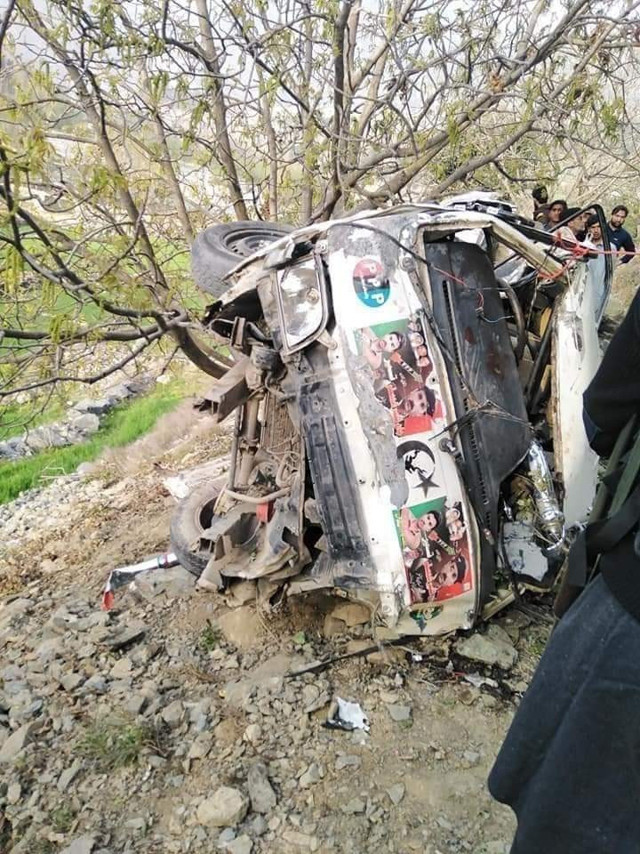 Feci kaza! Yolcu minibüsü devrildi 10 kişi hayatını kaybetti - Resim: 0