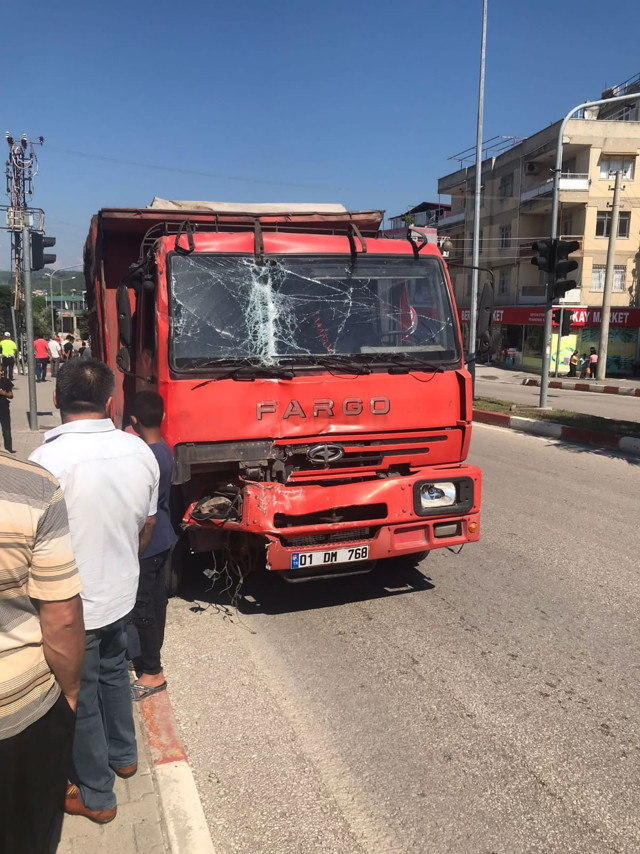 Osmaniye'de freni boşalan kamyon dehşet saçtı! Ölü ve yaralılar var - Resim: 0