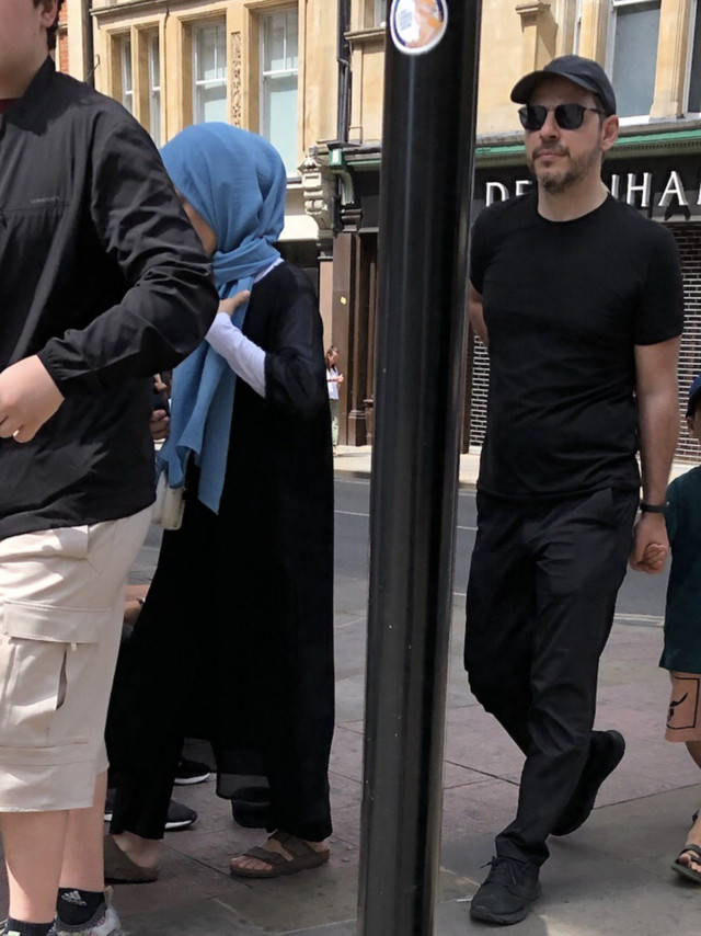 Berat Albayrak aylar sonra görüntülendi! Londra sokaklarındaki imajı dikkat çekti - Resim: 0