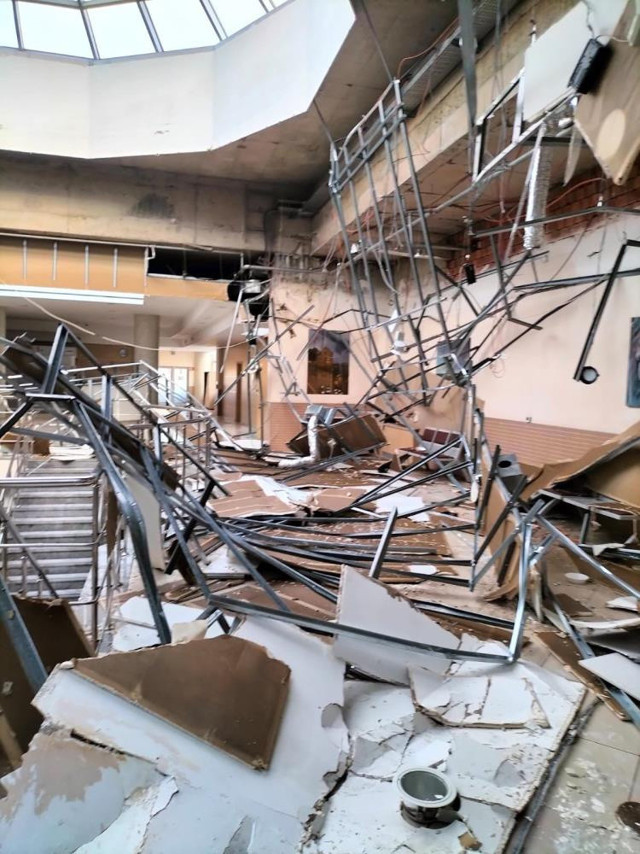 Kartal Anadolu Adliyesi'nde asma tavan çöktü - Resim: 0