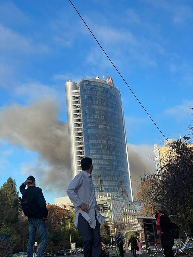 Kiev'de peş peşe patlamalar ölü ve yaralı sayısı yükseldi saldırıya canlı yayında böyle yakalandı - Resim: 2