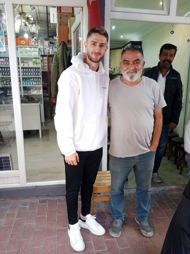 Fenerbahçeli İsmail Yüksek'i kahvehanede görenler şaşkına döndü - Resim: 1