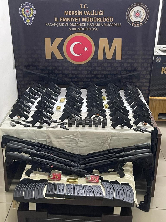 Mersin'de operasyonda çok sayıda silah ele geçirildi en çok 12 tanesi dikkat çekti - Resim: 1