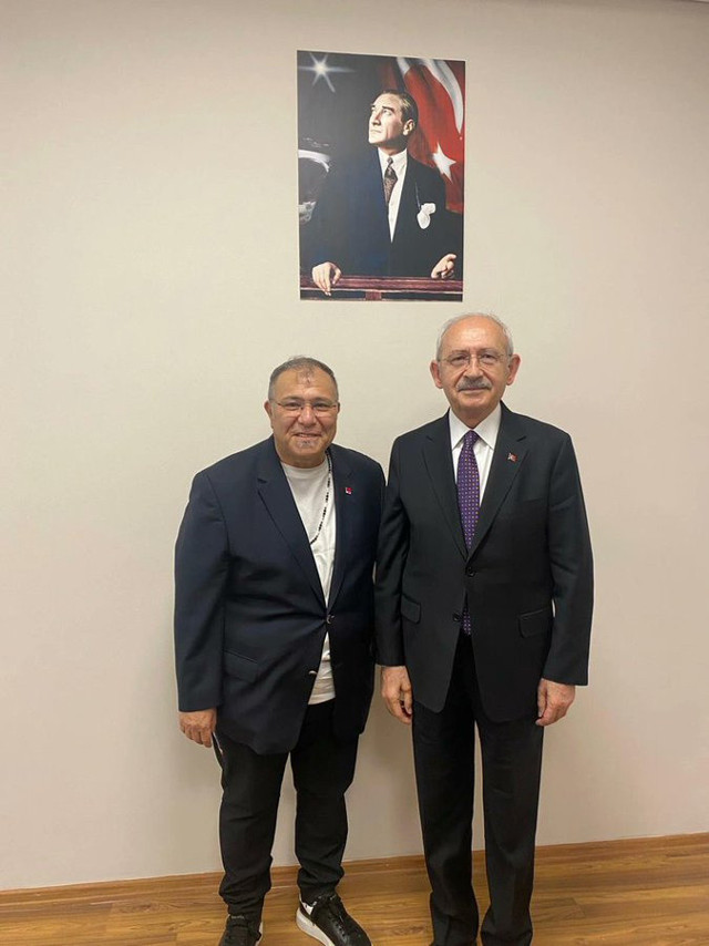 Erdoğan'ın en sevdiği şarkının yazarı CHP'li oldu! Beraber yürüdük biz bu yollarda - Resim: 0