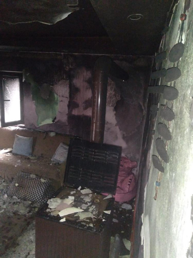 Korku dolu anlar: Ev kullanılamaz hale geldi! 3’ü çocuk 4 kişi ölümden döndü - Resim: 0