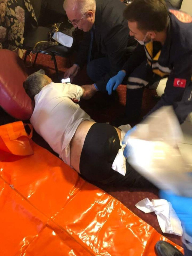 Öztürk Yılmaz bıçaklı saldırıya uğradı - Resim: 0