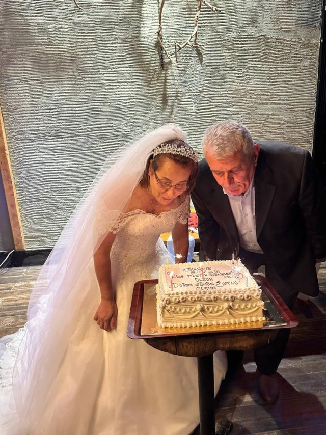 Rize'de 5 torun sahibi çift herkesi şaşırttı! 40. evlilik yıl dönümlerinde tekrardan düğün yaptılar - Resim: 0