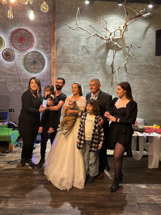 Rize'de 5 torun sahibi çift herkesi şaşırttı! 40. evlilik yıl dönümlerinde tekrardan düğün yaptılar - Resim: 2