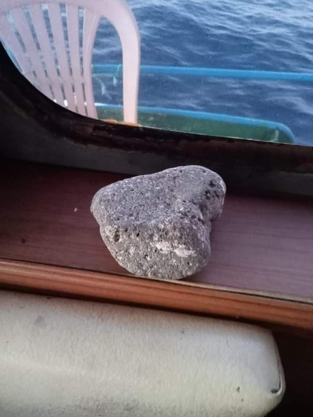 Yunan sahil güvenliğinden taşlı ve silahlı taciz - Resim: 0