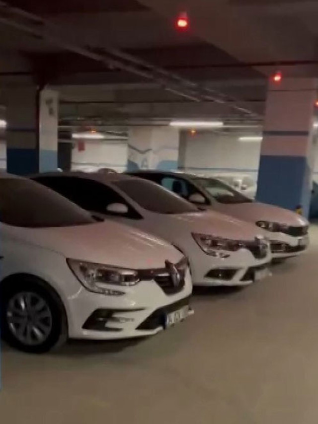 Pes dedirten görüntü! Çamlıca Camii otoparkına stoklamışlar - Resim: 0