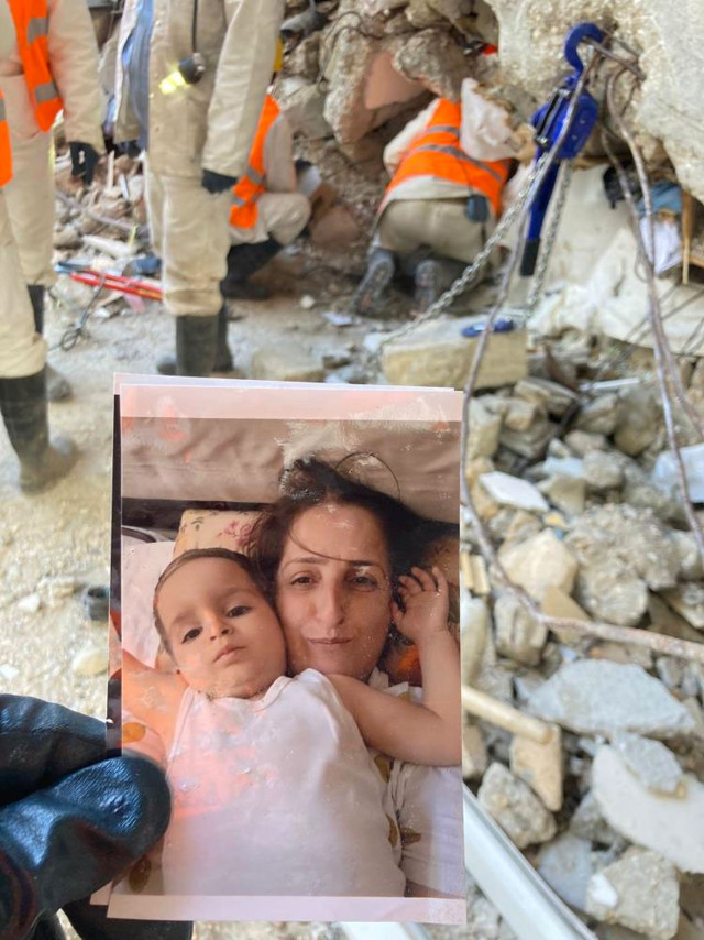 Kurtarma ekibi kumbara buldu acılı babanın söyledikleri herkesi gözyaşlarına boğdu - Resim: 1