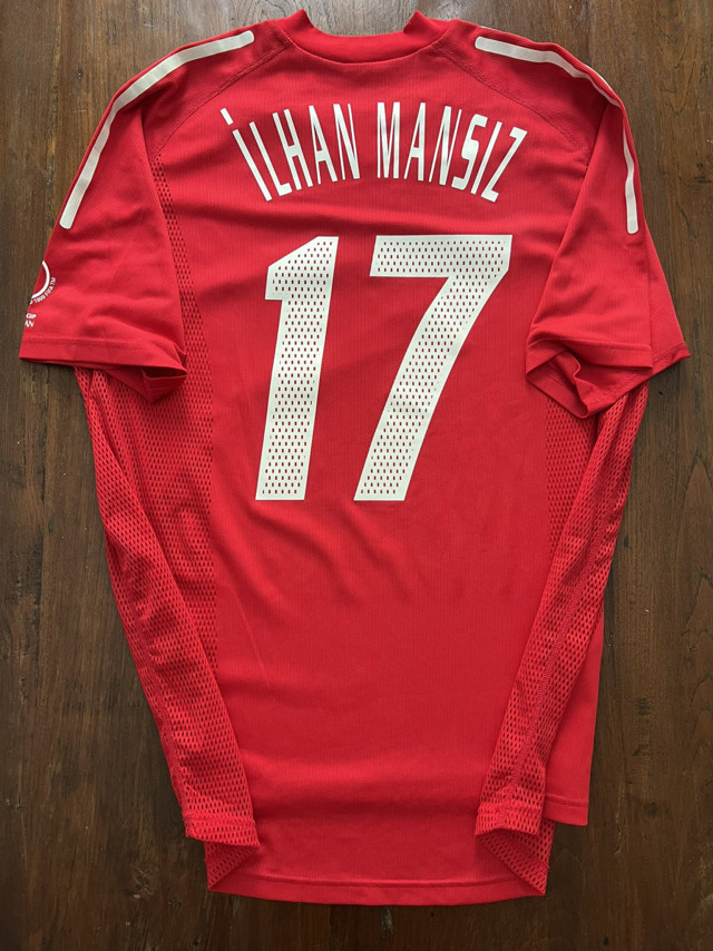 İlhan Mansız, Senegal maçında giydiği milli formayı satışa çıkardı - Resim: 0