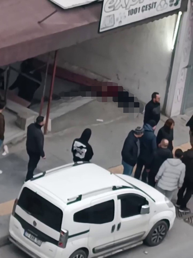 İstanbul'da bir koca elini kana buladı! Takip edip öldürdü polis gelene kadar başında bekledi - Resim: 1