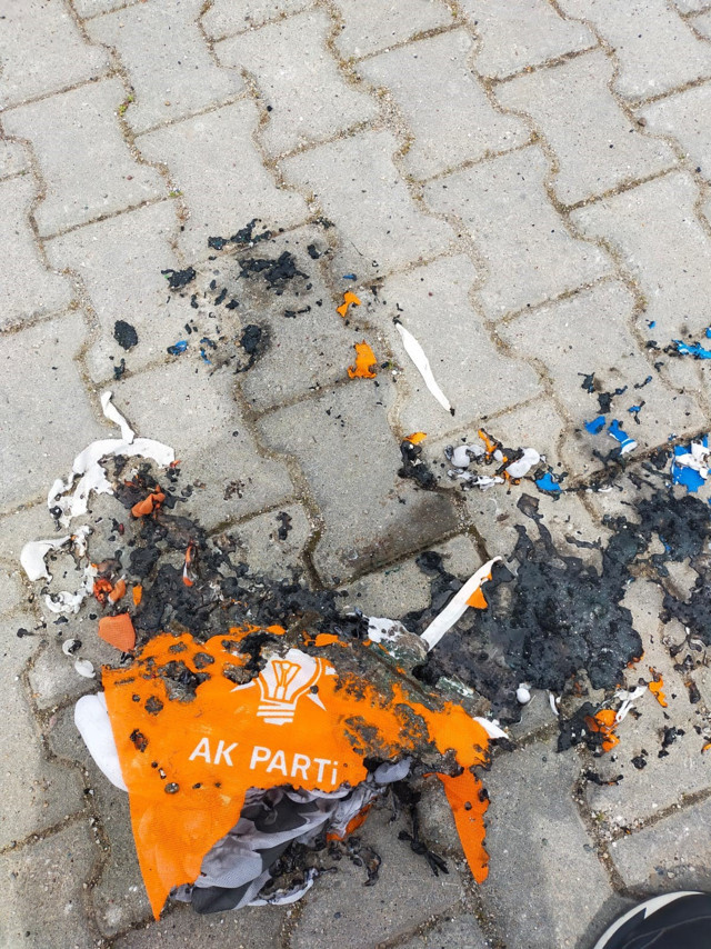 Aydın'da AK Parti ile CHP arasında afiş krizi - Resim: 3