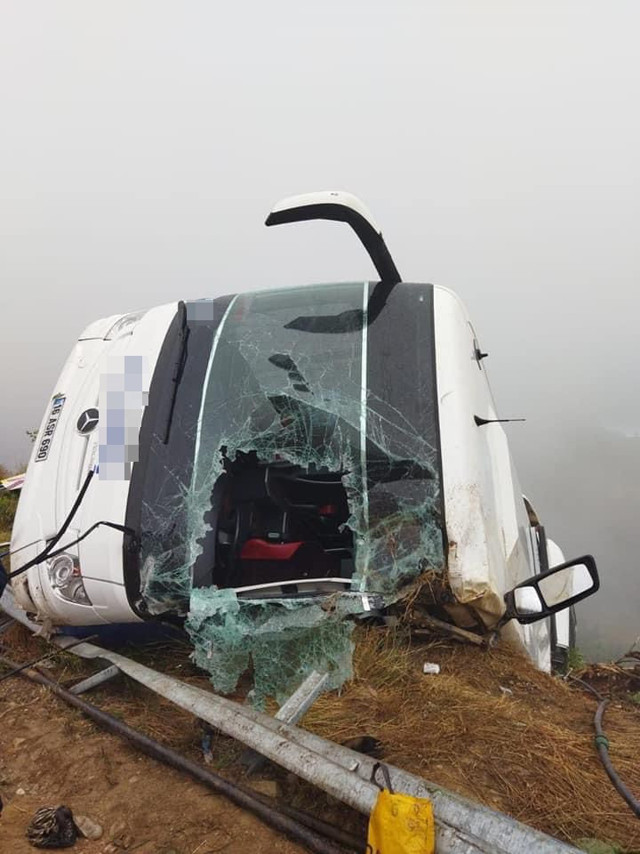 Mersin'de yolcu otobüsü uçuruma devrildi! Ölü ve yaralılar var - Resim: 0
