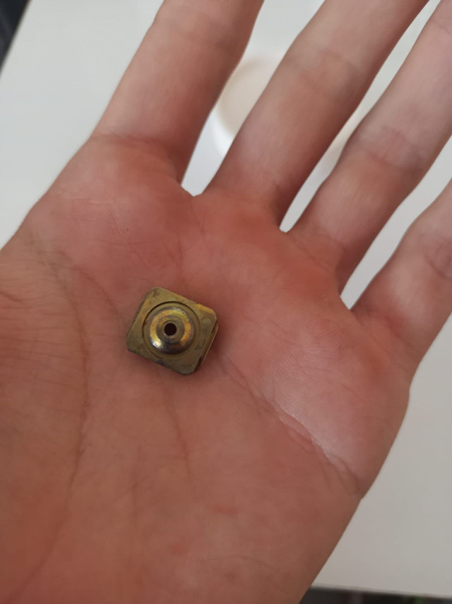 Tıp literatüründe ender görülen olay! Ameliyattan günler sonra oldu: Yemek borusunu delerek mideye düştü - Resim: 2