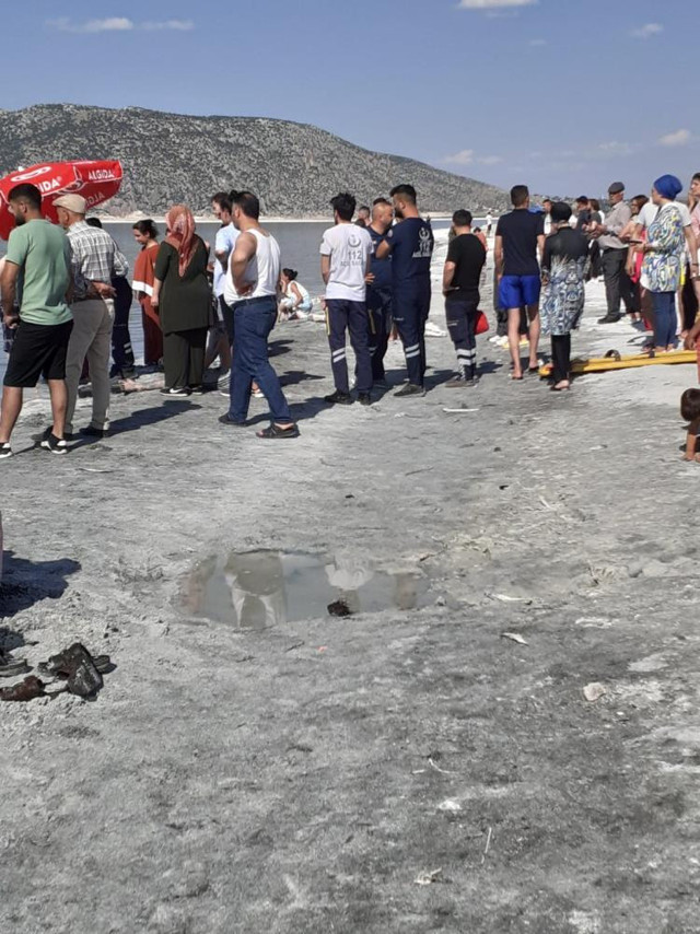 Salda Gölü’nde boğulma vakası: 1 çocuk kurtarıldı, 1 çocuk kayıp - Resim: 1