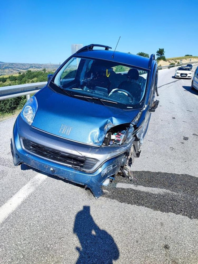 Sivas’ta feci kaza! Tomruk yüklü kamyon devrildi, karayolu ulaşıma kapandı: 1 ölü 1 yaralı! - Resim: 1