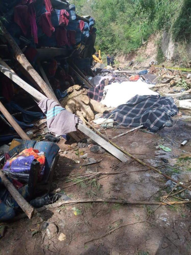 Meksika'da katliam gibi kaza! Yolcu otobüsü şarampole yuvarlandı: 26 ölü, çok sayıda yaralı var - Resim: 2