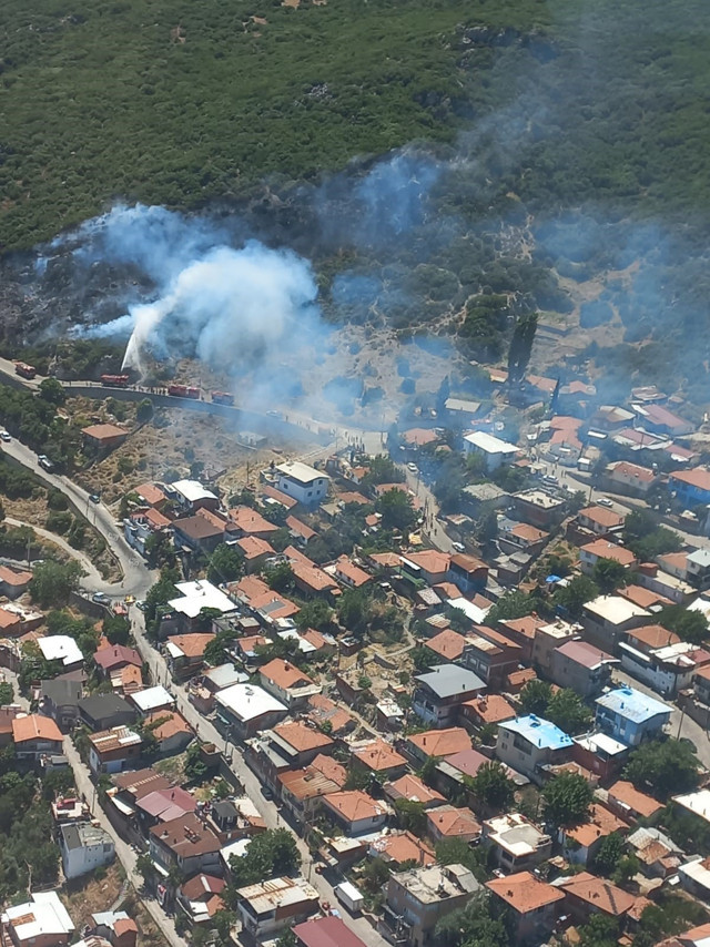 İzmir'de orman yangını! Yerleşim yerlerini tehdit eden alevler kontrol altında - Resim: 1