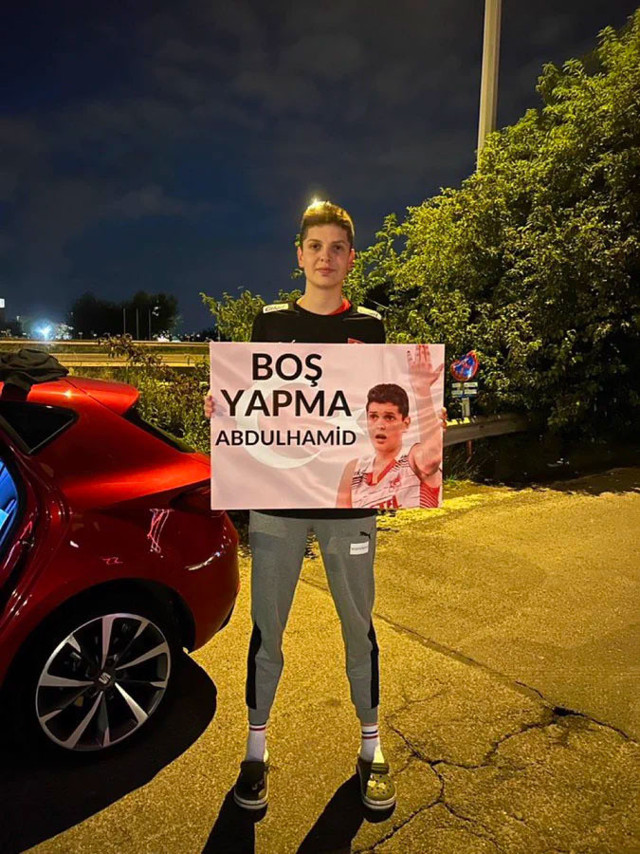 Ebrar Karakurt finale çıkmayı böyle kutladı! 'Boy yapma Abdülhamit' - Resim: 1