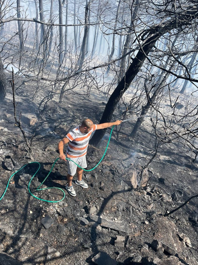 İstanbul Maltepe'de evlerin dibinde orman yangını çıktı! Evlere ulaşmadan södürüldü - Resim: 4